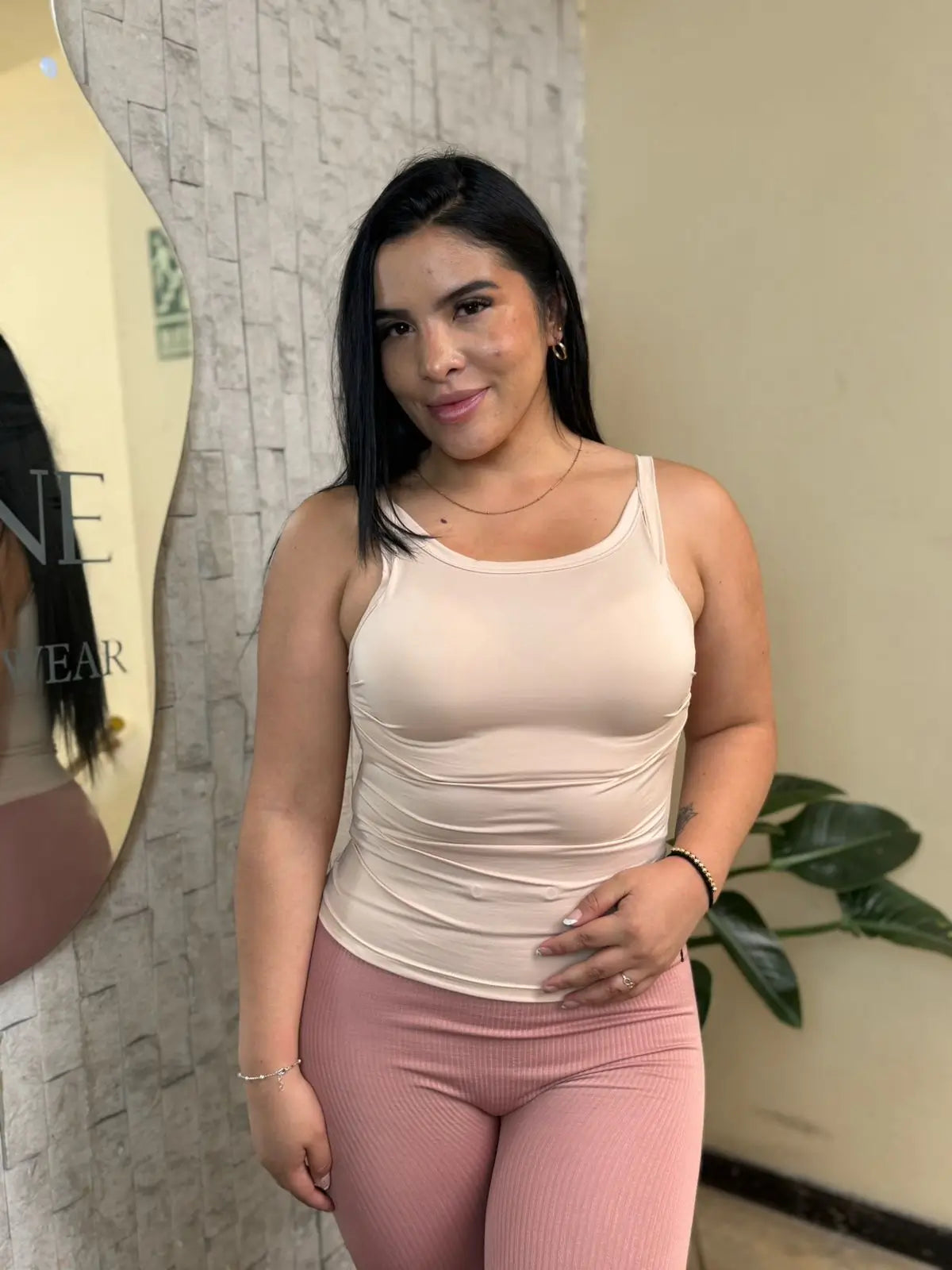 Camisetas sin mangas con cuello en U para mujer con sujetador incorporado