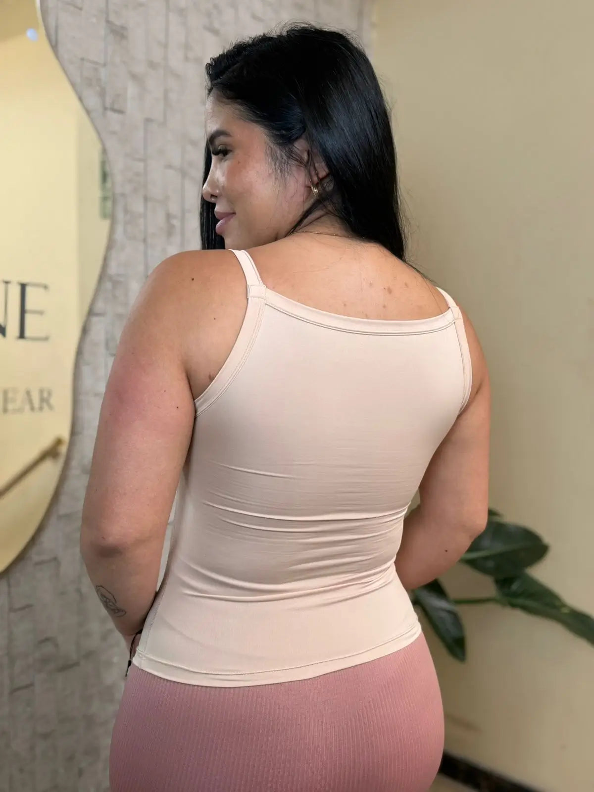 Camisetas sin mangas con cuello en U para mujer con sujetador incorporado