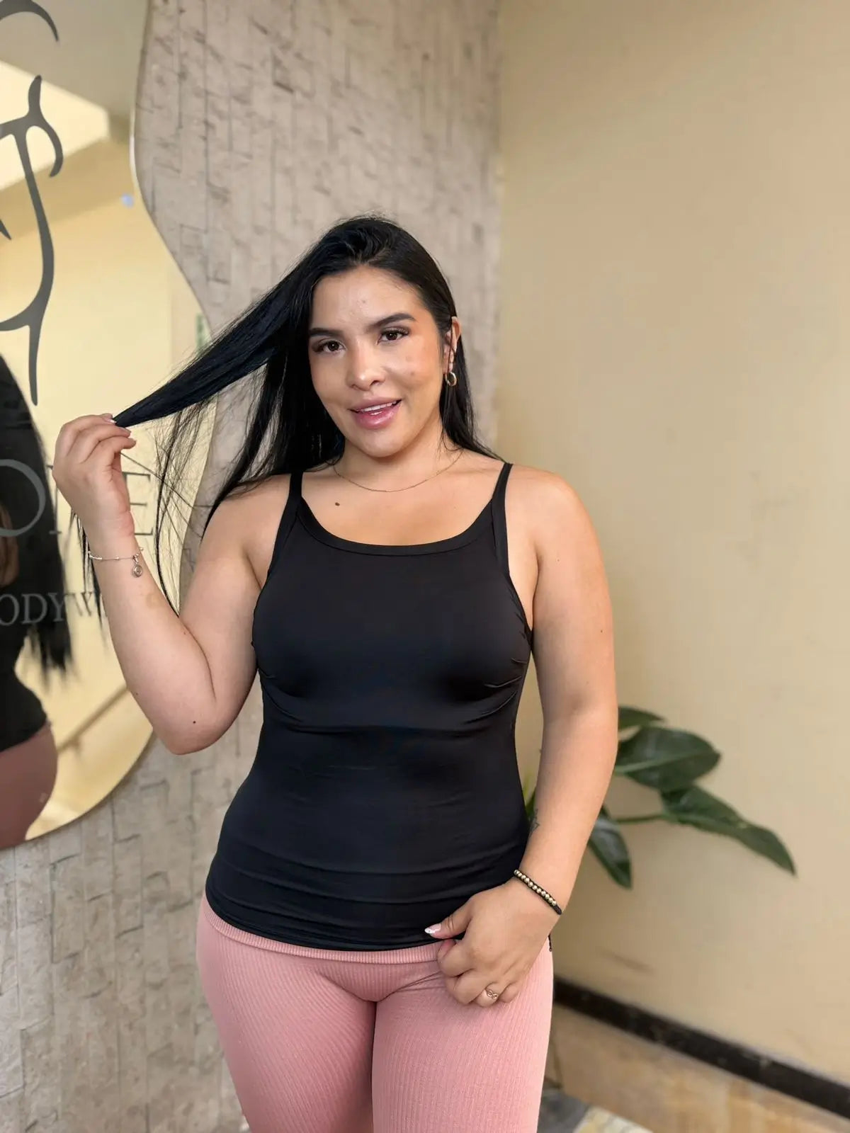 Camisetas sin mangas con cuello en U para mujer con sujetador incorporado